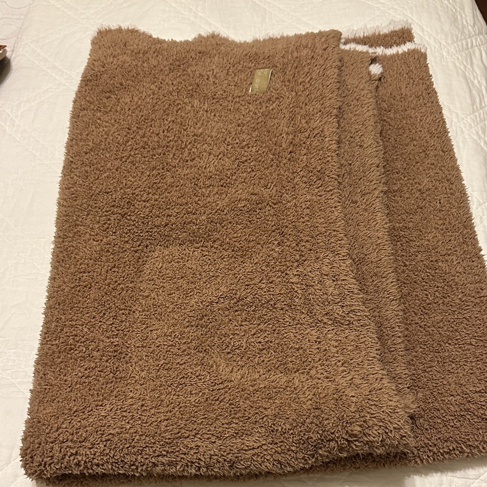 Barefoot Dreams CozyChic Blanket Throw in Light Brown/Tan - Picture 2 of 3